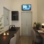 Terra Di Pietra Exclusive & מלון דירות 4*